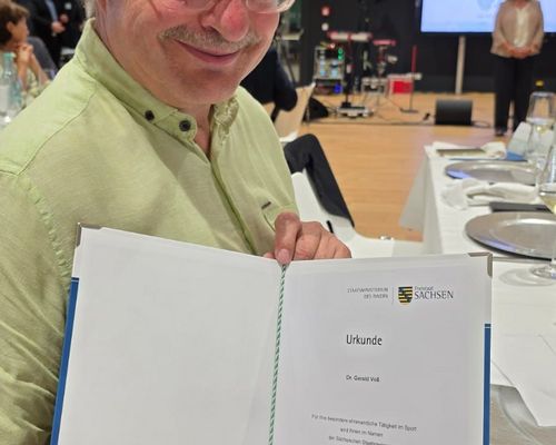 Dr. Gerald Voß durch Staatsminister Armin Schuster ausgezeichnet