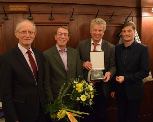 Herzliche Glückwünsche an Peter Strauß