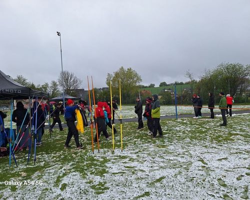 Werferinnen und Werfer trotzen in Großolbersdorf dem schlechten Wetter