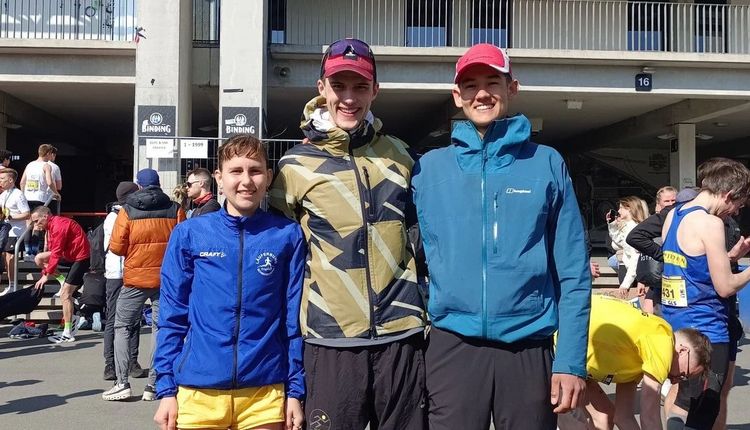 Maja Schmidt und Tore Machnow auf dem Podest in Frankfurt/M