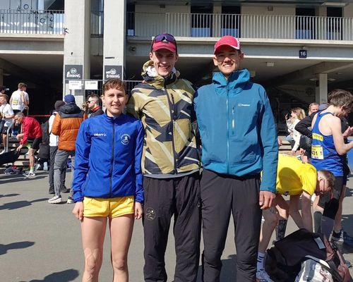 Maja Schmidt und Tore Machnow auf dem Podest in Frankfurt/M